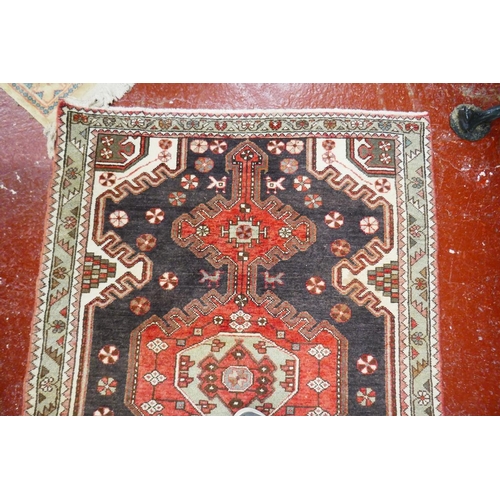 492 - Antique rug - 155cm x 110cm