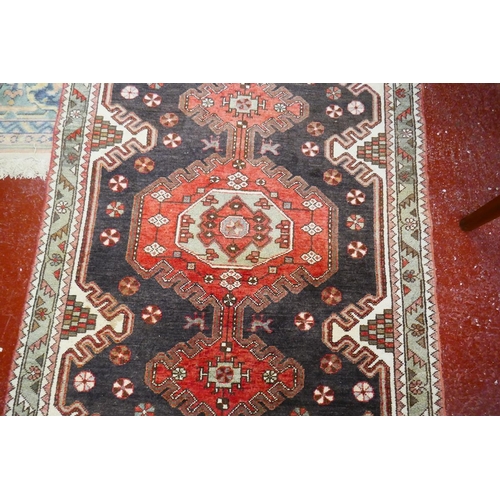 492 - Antique rug - 155cm x 110cm