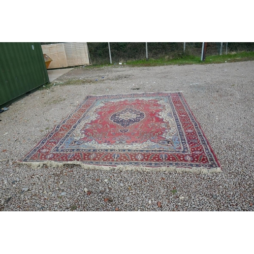 496 - Large Eastern patterned rug - Approx 303cm x 380cm