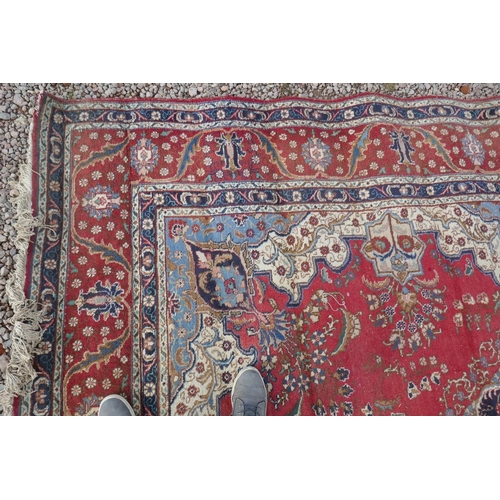 496 - Large Eastern patterned rug - Approx 303cm x 380cm