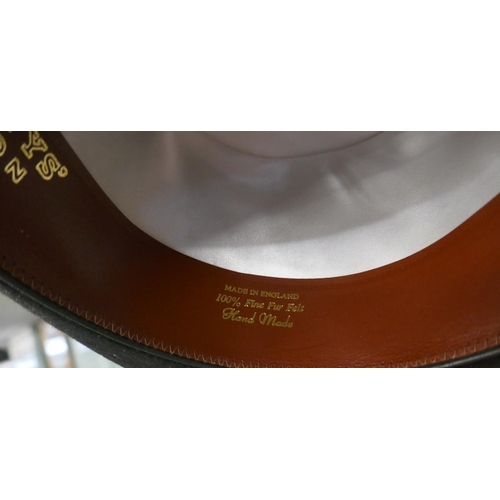 92 - 2 horse riding top hats
