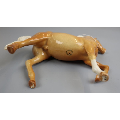 151 - Horses & hounds to include Beswick