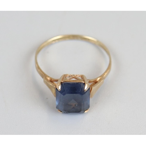 22 - Gold stone set ring, size M½