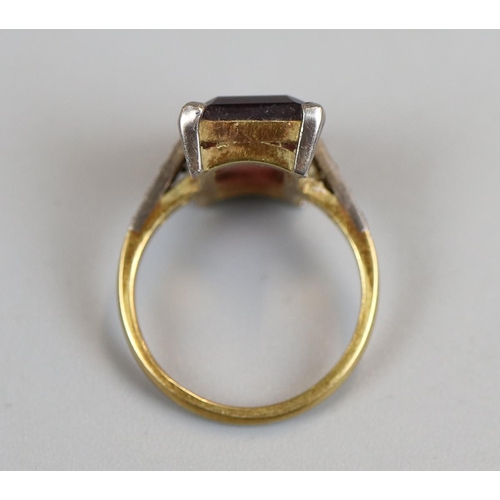 30 - 18ct gold stone set ring, size L