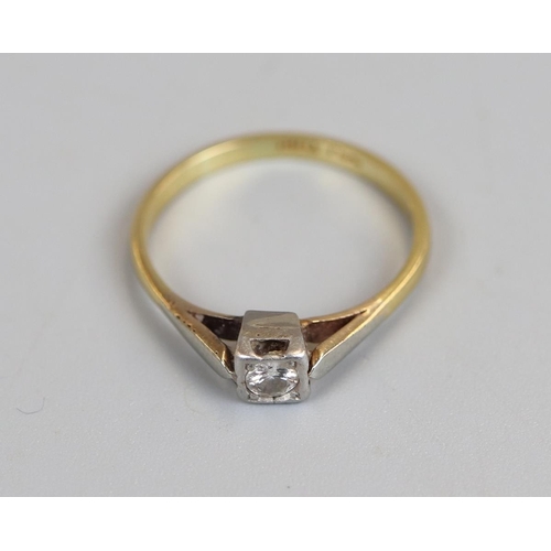 39 - 18ct gold & platinum set diamond ring, size O¼