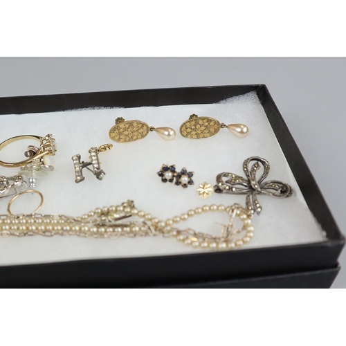 62 - Collection of jewellery to include gold & silver