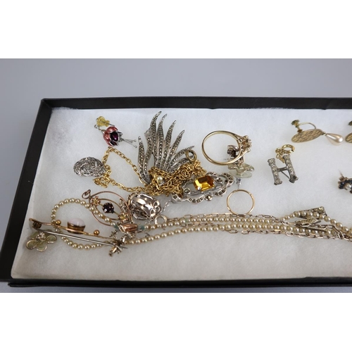 62 - Collection of jewellery to include gold & silver