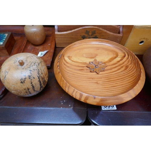 357 - Collection of woodenware