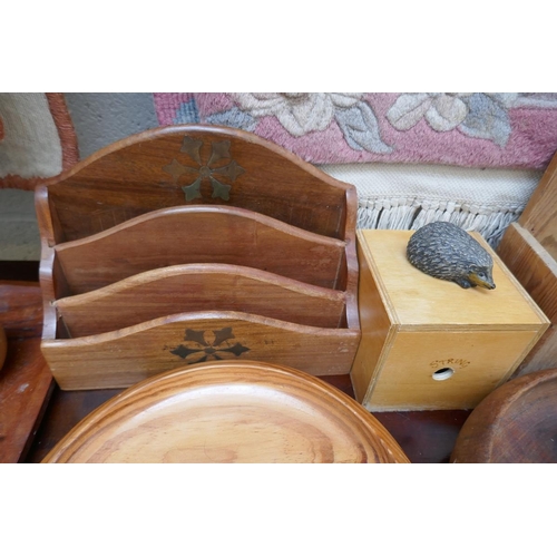 357 - Collection of woodenware