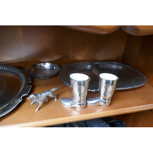 370 - Collection of metalware