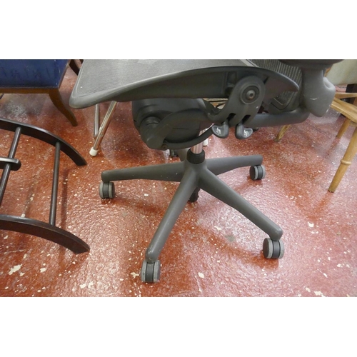 409 - Herman Miller Aeron office chair size c