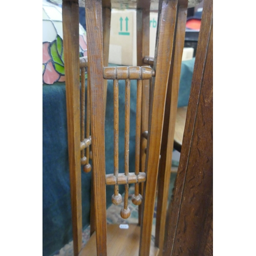 413 - Ornate oak plant stand - Approx H: 86cm