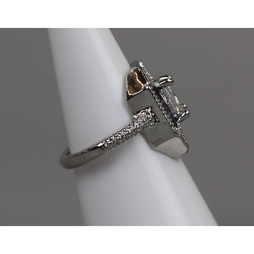 62 - Costume ring, size M