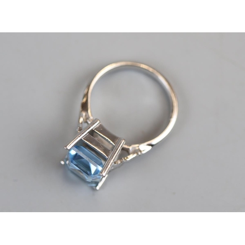 28 - 18ct white gold aquamarine ring, size K½