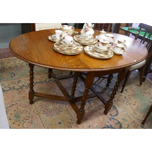 238 - Oak gateleg table