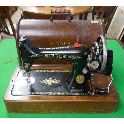 251 - Singer sewing machine