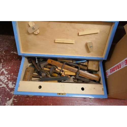 264 - Carpentry chest together with box of wooden moulds