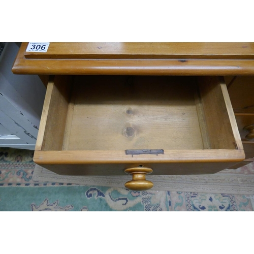 306 - Pine chest of 2 over 2 drawers - Approx size: W: 83cm D: 46cm H: 79cm