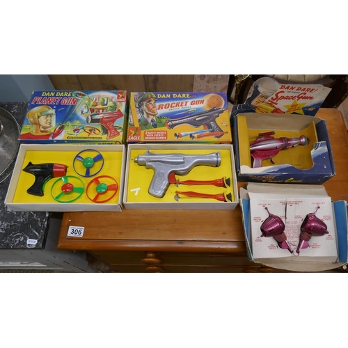 307 - 3 Vintage Dan Dare guns along with Space Ace Space Phone, all in original boxes