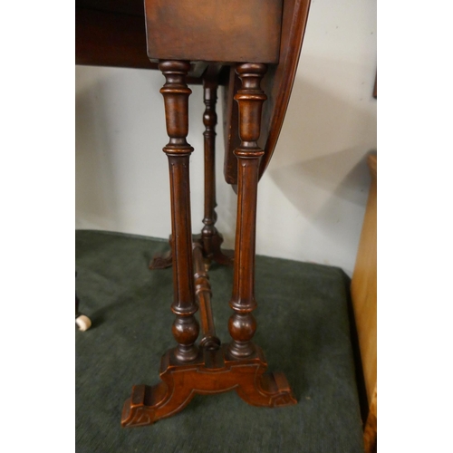 333 - Fine quality small antique burr walnut Sutherland table