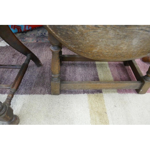 341 - Small drop leaf occasional table