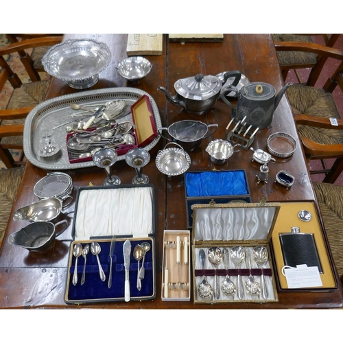 354 - Collection of metalware