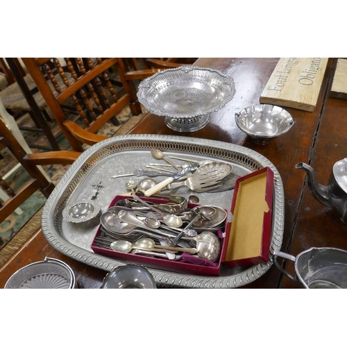 354 - Collection of metalware