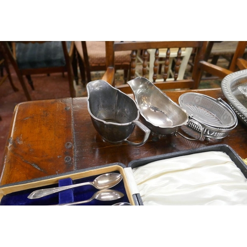 354 - Collection of metalware