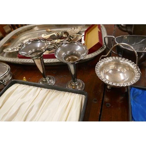 354 - Collection of metalware