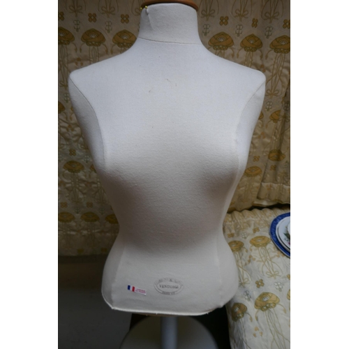 362 - 2 dressmakers mannequins