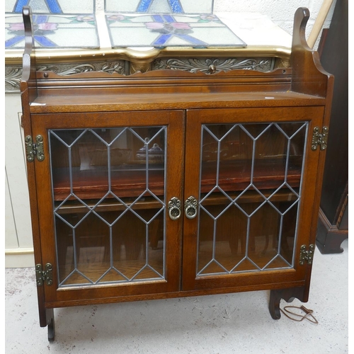 372 - Oak wall unit with leaded glass