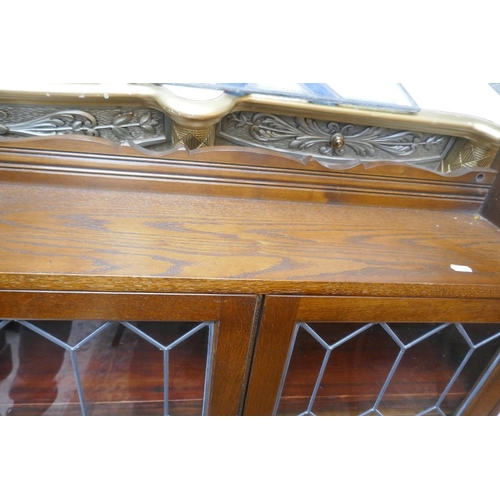 372 - Oak wall unit with leaded glass