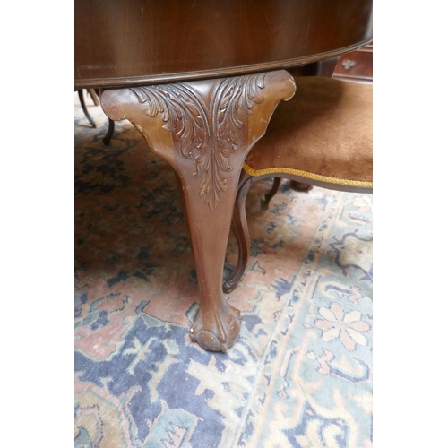 374 - Antique wind-out table on ball and claw feet with 3 leaves - Approx size: L: 240cm W: 120cm H: 72cm