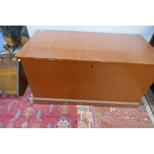 384 - Painted pine chest