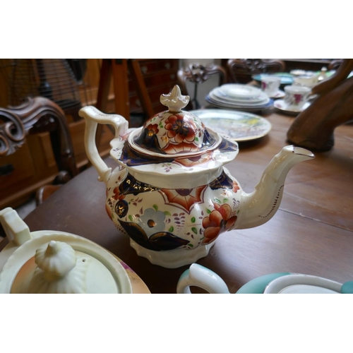 410 - Collection of teapots