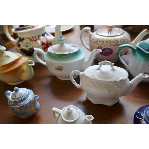 410 - Collection of teapots