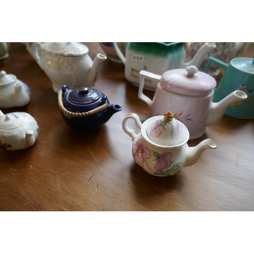 410 - Collection of teapots