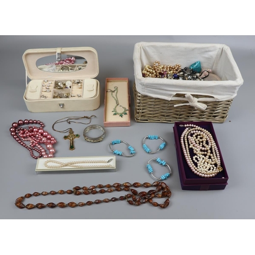 62 - Collection of costume jewellery etc