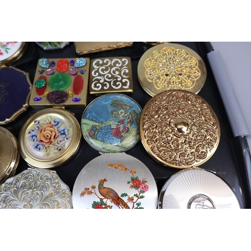 107 - Large collection of compacts