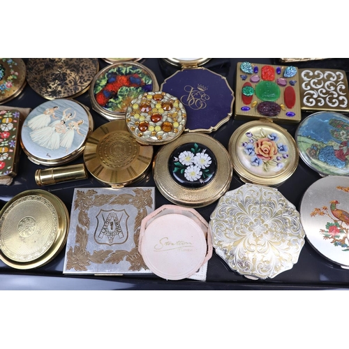 107 - Large collection of compacts