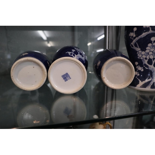 146 - Blue & white Staffordshire jug & bowl and 4 Chinese blue & white vases