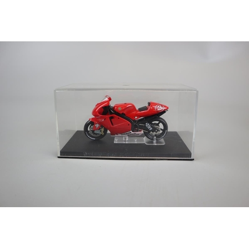 151 - 19 1:24 scale model Yamaha Bikes - No 9