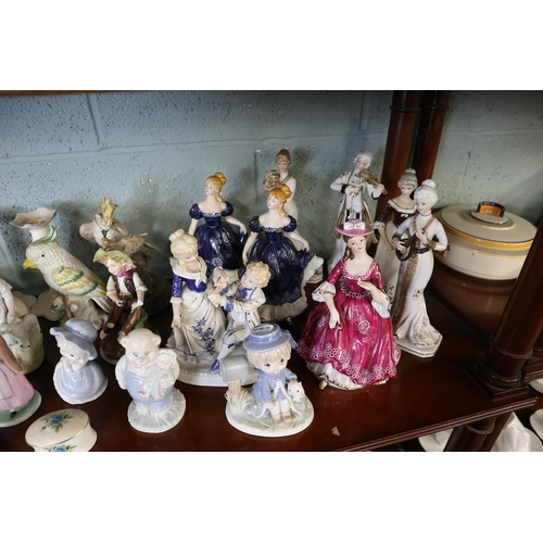 175 - Large collection of ceramic figurines