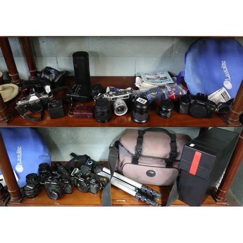 185 - Collection of camera equipment to include lenses