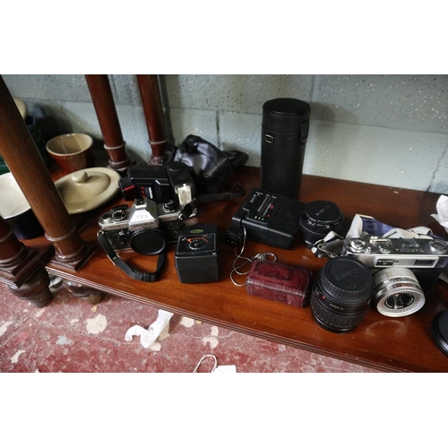 185 - Collection of camera equipment to include lenses