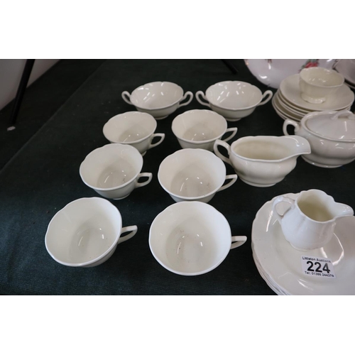 224 - Ceramics to include Royal Doulton