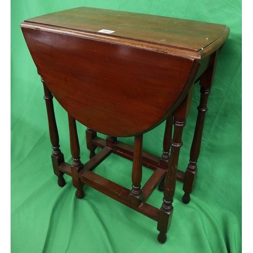 246 - Small mahogany gateleg table