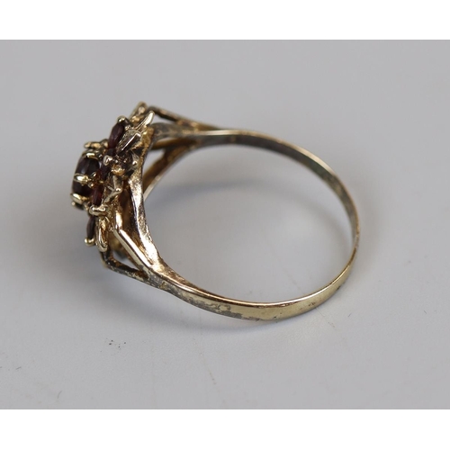 28 - Gold garnet set ring (size V)