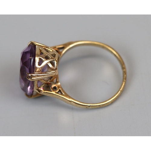 30 - Gold amethyst set ring (size L½)