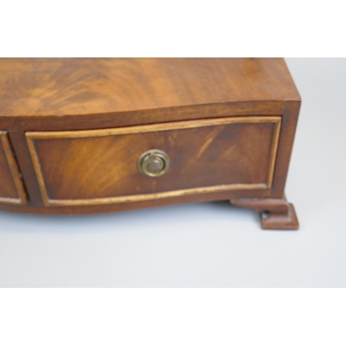 372 - Antique mahogany vanity mirror with drawers to base